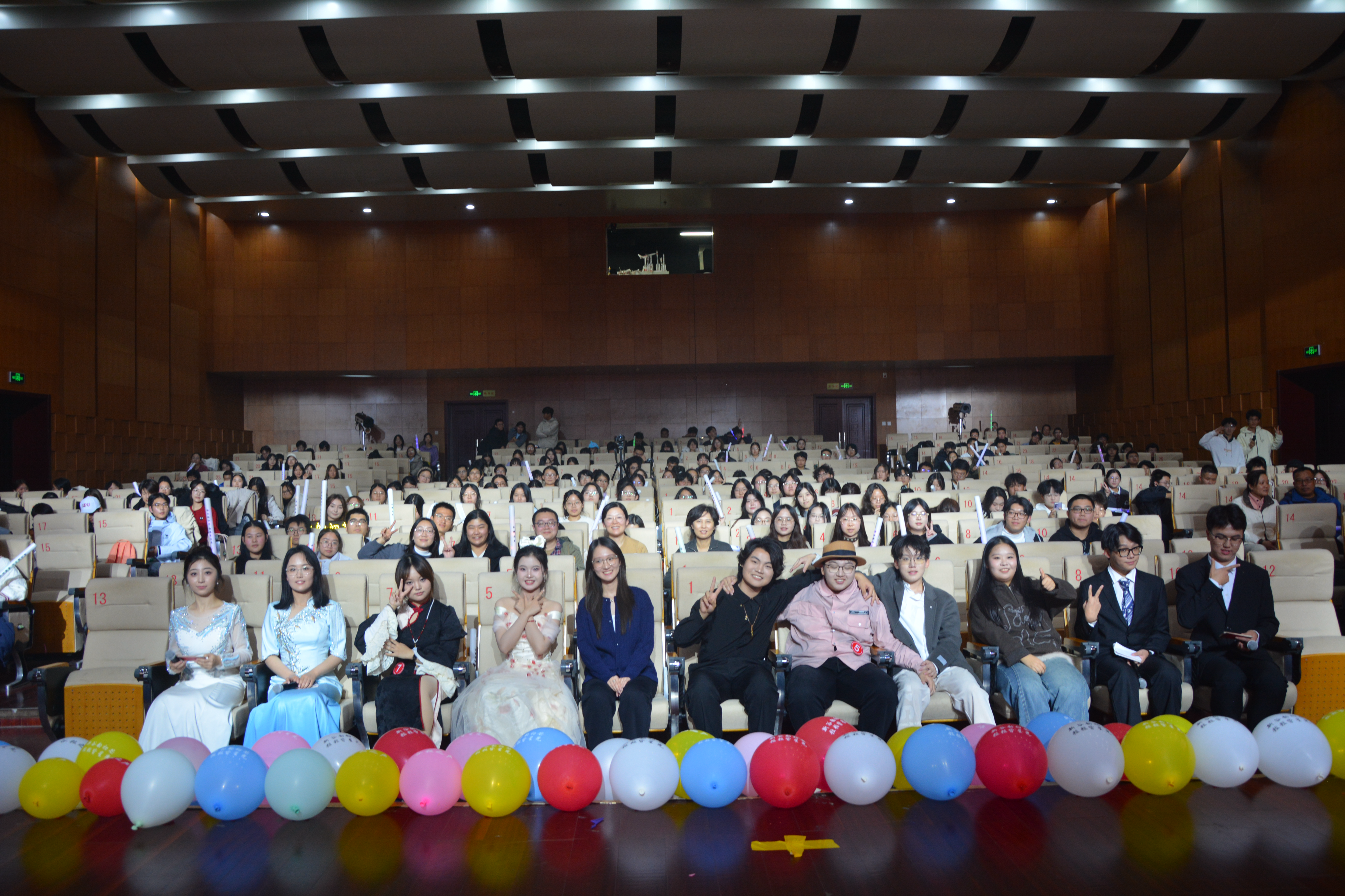 历史第一影视、第一影视
举办2025年“谷粒之声”决赛暨“新谷韵初芒，粒粒皆星光”迎新晚会